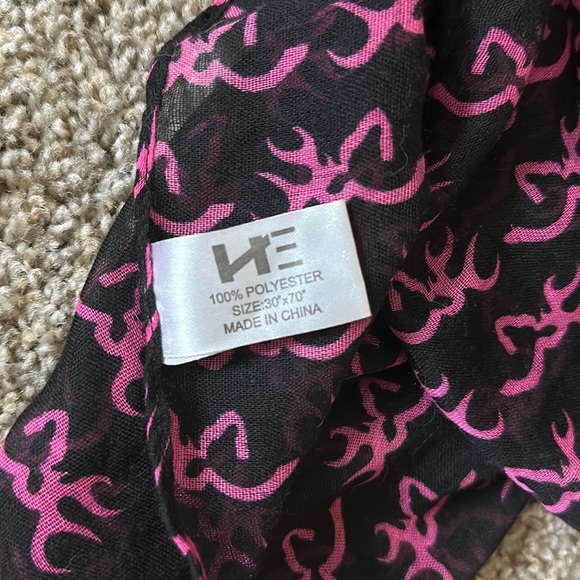 Browning hot pink camo sweatshirt AND browning buck scarf - Picture 8 of 8